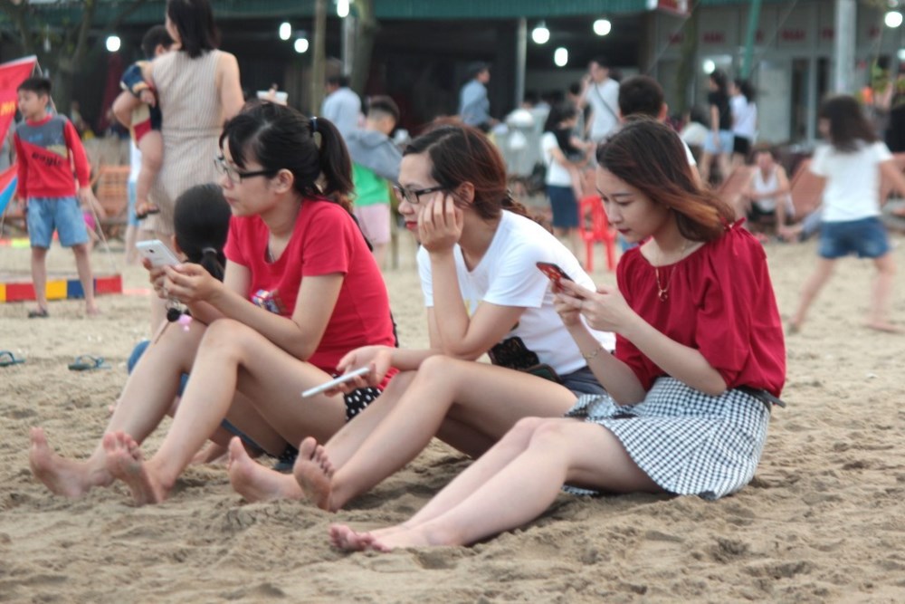 Biển Cửa Lò như được thiêu đốt bởi những thiếu nữ nóng bỏng - Ảnh 12 Biển Cửa Lò như được thiêu đốt bởi những thiếu nữ nóng bỏng - Ảnh 12