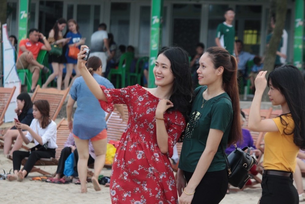 Biển Cửa Lò như được thiêu đốt bởi những thiếu nữ nóng bỏng - Ảnh 5 Biển Cửa Lò như được thiêu đốt bởi những thiếu nữ nóng bỏng - Ảnh 5