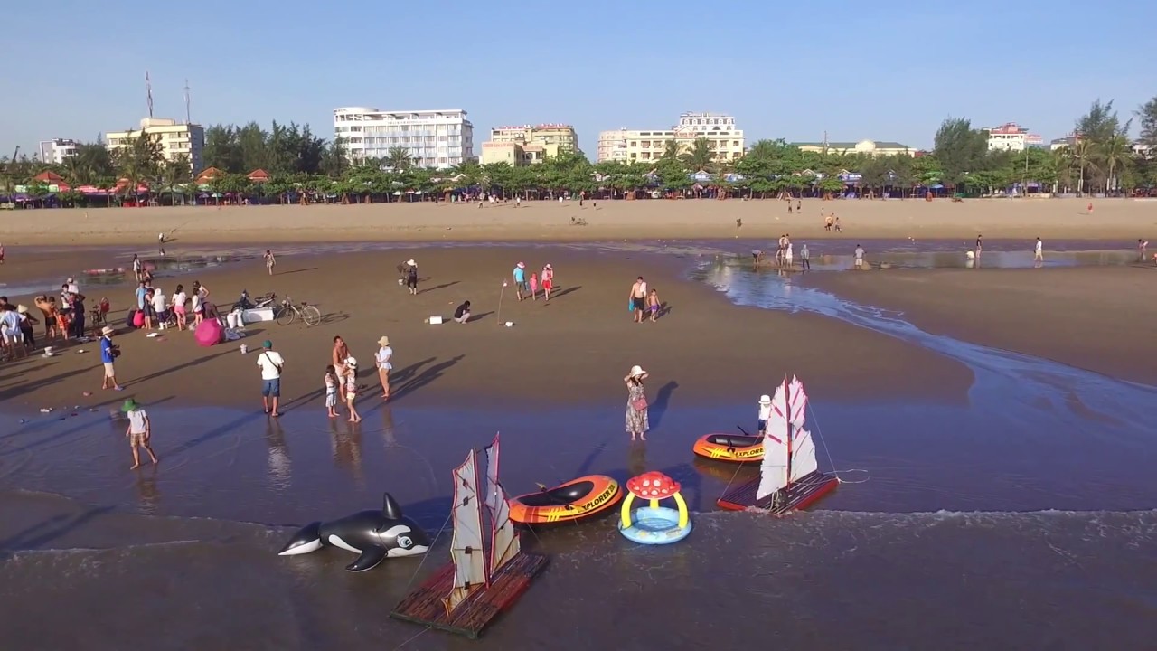 Biển Cửa Lò như được thiêu đốt bởi những thiếu nữ nóng bỏng - Ảnh 2 Biển Cửa Lò như được thiêu đốt bởi những thiếu nữ nóng bỏng - Ảnh 2