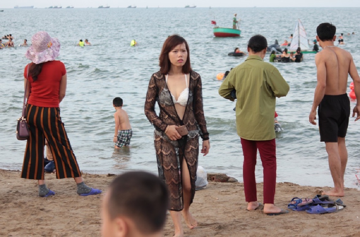 Biển Cửa Lò như được thiêu đốt bởi những thiếu nữ nóng bỏng - Ảnh 13 Biển Cửa Lò như được thiêu đốt bởi những thiếu nữ nóng bỏng - Ảnh 13