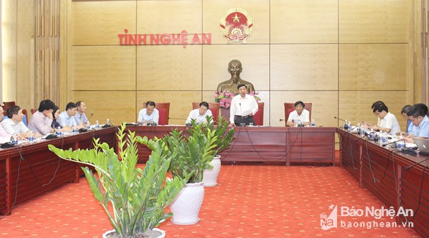 Ngắm pháo hoa dịp lễ 30/4 tại biển Cửa Lò - Ảnh 1