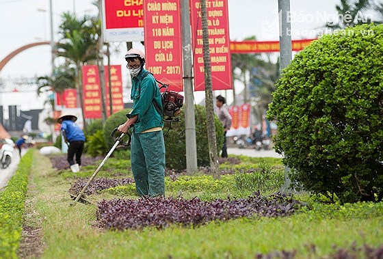 Ngắm pháo hoa dịp lễ 30/4 tại biển Cửa Lò - Ảnh 3