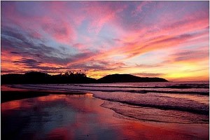 Hoàng hôn tráng lệ trên cửa biển Nghệ An Hoàng hôn tráng lệ trên cửa biển Nghệ An