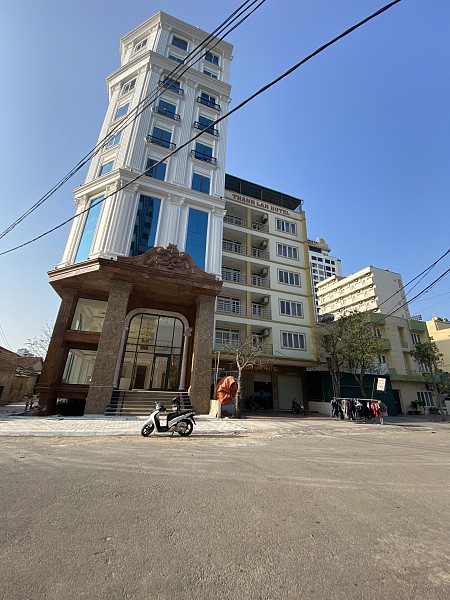 KHÁCH SẠN KINGDOM CỬA LÒ