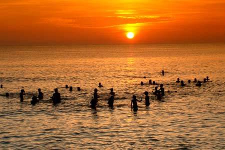 Hà Nội - Cửa Lò - Làng Sen, Làng Hoàng Trù - Viếng Mộ Bà Hoàng Thị Loan | 4 Ngày 3 Đêm 30/4 và 1/5