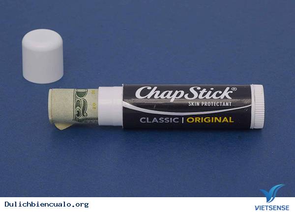 Để tiền trong thỏi son rỗng Để tiền trong thỏi son rỗng