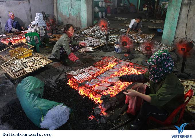 Đột nhập vào làng nướng cá tại Cửa Lò - Ảnh 1 Đột nhập vào làng nướng cá tại Cửa Lò - Ảnh 1