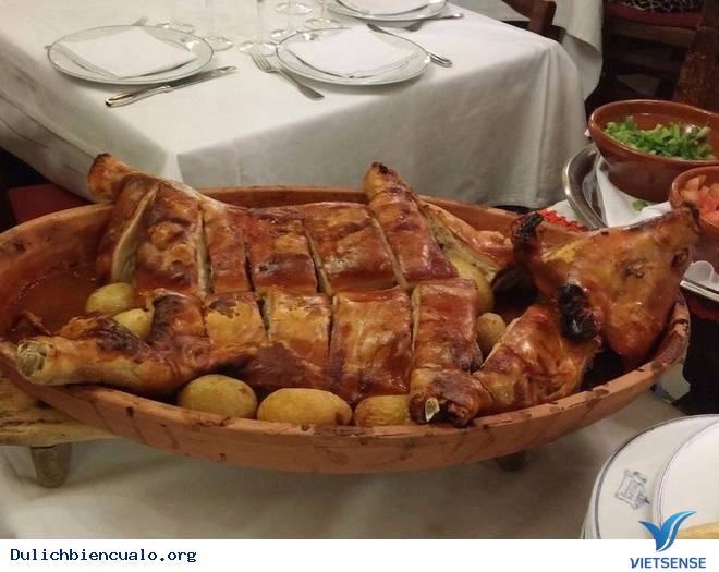 Heo sữa quay kỷ niệm nhà hàng lâu đời nhất trên thế giới - Ảnh 1 Heo sữa quay kỷ niệm nhà hàng lâu đời nhất trên thế giới - Ảnh 1