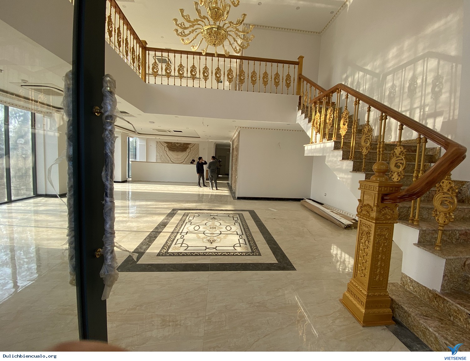 KHÁCH SẠN KINGDOM CỬA LÒ